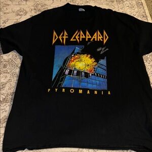 Def Leppard Pyromania Graphic T-Shirt distressed graphic size 2XLT great cond